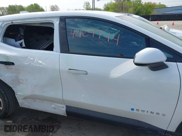 2025 Chevrolet Equinox EV LT z VIN 3GN7DLRP1SS142641, wystawiony jako IAAI lot #42129744 z przebiegiem 3 821 mil mil oraz . Historia ofert i sprzedaży dostępna na DreamBid. Obrazek 13.