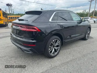 2021 Audi Q8 Premium Plus z VIN WA1EVAF12MD009515, wystawiony jako Copart lot #59317645 z przebiegiem 92 309 mil mil oraz Tytuł czysty. Historia ofert i sprzedaży dostępna na DreamBid. Obrazek 4.