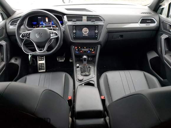 2022 Volkswagen Tiguan SE R-Line Black z VIN 3VV8B7AX4NM095511, wystawiony jako Copart lot #45333955 z przebiegiem 13 679 mil mil oraz Szkoda całkowita • Salvage title. Historia ofert i sprzedaży dostępna na DreamBid. Obrazek 8.