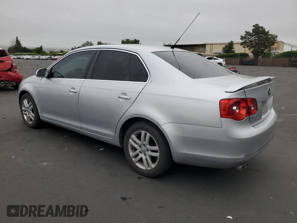 2007 Volkswagen Jetta Wolfsburg Edition с VIN 3VWEG71K87M068254, выставлен на аукционе Copart как лот 55262305 с пробегом 179 950 миль миль и Списание • Salvage title. История ставок и продаж доступна на DreamBid. Изображение 2.