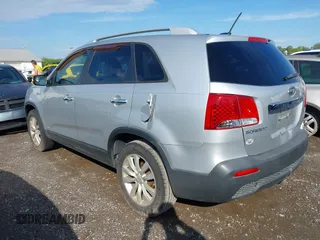 2011 Kia Sorento LX with VIN 5XYKTDA24BG079158, listed as a IAAI auction lot 42142191 with 191,687 mi miles. Bid and sale history available at carsss.com. Image 3.