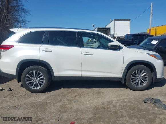 2019 Toyota Highlander SE with VIN 5TDJZRFH5KS933386, listed as a IAAI auction lot 41807949 with 49,661 mi miles. Bid and sale history available at carsss.com. Image 13.