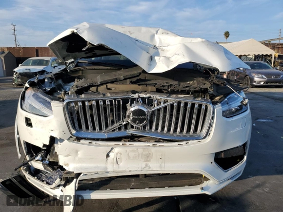 2024 Volvo XC90 Plus Bright Theme with VIN YV4062PE6R1179922, listed as a Copart auction lot 85784094 with 12,843 mi miles and Salvage Title. Bid and sale history available at carsss.com. Image 5.