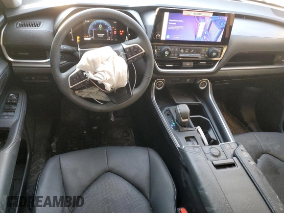 2024 Toyota Highlander XLE with VIN 5TDAAAB57RS027559, listed as a Copart auction lot 41861825 with 18,907 mi miles and Salvage title. Bid and sale history available at DreamBid. Image 8.