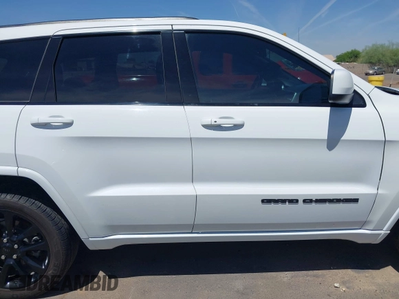 2018 Jeep Grand Cherokee Altitude z VIN 1C4RJEAG8JC380640, wystawiony jako IAAI lot #42336318 z przebiegiem 109 675 mil mil oraz . Historia ofert i sprzedaży dostępna na DreamBid. Obrazek 14.