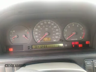 1999 Volvo S70 z VIN YV1LS55A3X1598346, wystawiony jako IAAI lot #35803246 z przebiegiem 215 097 mil mil oraz . Historia ofert i sprzedaży dostępna na DreamBid. Obrazek 7.