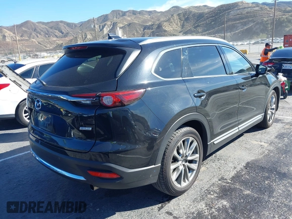 2018 Mazda CX-9 Grand Touring z VIN JM3TCADY8J0221221, wystawiony jako IAAI lot #41644721 z przebiegiem 41 510 mil mil oraz . Historia ofert i sprzedaży dostępna na DreamBid. Obrazek 4.