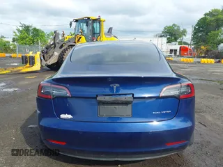 2022 Tesla Model 3 Long Range z VIN 5YJ3E1EB2NF193808, wystawiony jako IAAI lot #42281993 z przebiegiem 40 340 mil mil oraz . Historia ofert i sprzedaży dostępna na DreamBid. Obrazek 16.