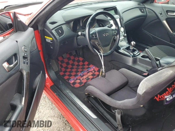 2013 Hyundai Genesis Coupe Premium z VIN KMHHT6KD3DU086928, wystawiony jako Copart lot #55731185 z przebiegiem 101 092 mil mil oraz Szkody całkowita. Historia ofert i sprzedaży dostępna na DreamBid. Obrazek 8.