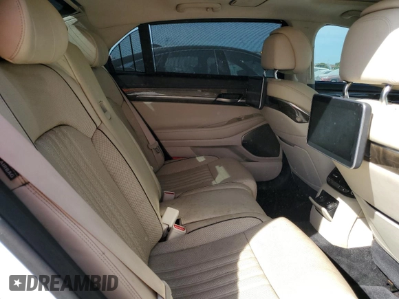 2019 Genesis G90 z VIN KMTF54JH1KU054539, wystawiony jako Copart lot #81937834 z przebiegiem 27 024 mil mil oraz Nie do naprawy • Non repairable. Historia ofert i sprzedaży dostępna na DreamBid. Obrazek 10.