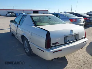 2000 Cadillac Eldorado Touring ETC z VIN 1G6ET1292YU188056, wystawiony jako IAAI lot #41671661 z przebiegiem 139 138 mil mil oraz . Historia ofert i sprzedaży dostępna na DreamBid. Obrazek 3.
