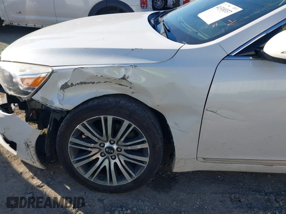 2015 Kia Cadenza Premium with VIN KNALN4D77F5170135, listed as a IAAI auction lot 41310337 with 237,376 mi miles. Bid and sale history available at carsss.com. Image 6.