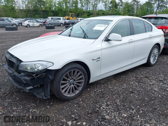 2011 BMW 5 Series 535i xDrive z VIN WBAFU7C57BDU56228, wystawiony jako IAAI lot #42258270 z przebiegiem 103 823 mil mil oraz . Historia ofert i sprzedaży dostępna na DreamBid. Obrazek 2.