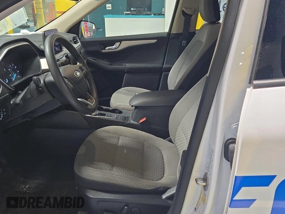 2020 Ford Escape SE z VIN 1FMCU9G66LUB14805, wystawiony jako IAAI lot #42388285 z przebiegiem 50 819 mil mil oraz . Historia ofert i sprzedaży dostępna na DreamBid. Obrazek 28.
