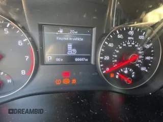 2017 Kia Cadenza Technology z VIN KNALC4J1XH5063296, wystawiony jako Copart lot #62104505 z przebiegiem 84 447 mil mil oraz Szkoda całkowita • Salvage title. Historia ofert i sprzedaży dostępna na DreamBid. Obrazek 8.