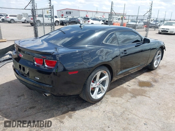 2011 Chevrolet Camaro 1LT z VIN 2G1FB1ED2B9164874, wystawiony jako IAAI lot #41955019 z przebiegiem 165 552 mil mil oraz . Historia ofert i sprzedaży dostępna na DreamBid. Obrazek 4.