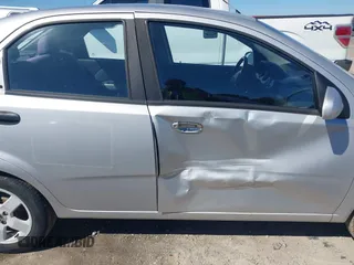2006 Chevrolet Aveo LT z VIN KL1TG56656B636788, wystawiony jako IAAI lot #41771944 z przebiegiem 140 169 mil mil oraz . Historia ofert i sprzedaży dostępna na DreamBid. Obrazek 13.