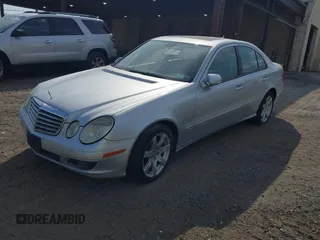 2008 Mercedes-Benz E 350 Luxury z VIN WDBUF87XX8B215837, wystawiony jako IAAI lot #40380820 z przebiegiem 116 170 mil mil oraz . Historia ofert i sprzedaży dostępna na DreamBid. Obrazek 2.