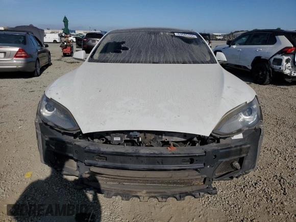 2013 Tesla Model S Performance z VIN 5YJSA1DP1DFP20689, wystawiony jako Copart lot #63685765 z przebiegiem 218 610 mil mil oraz Szkoda całkowita • Salvage title. Historia ofert i sprzedaży dostępna na DreamBid. Obrazek 5.