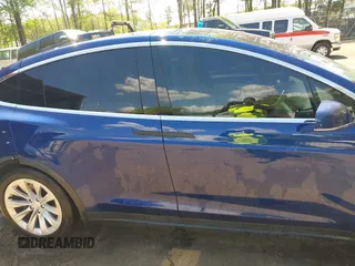 2016 Tesla Model X 70D z VIN 5YJXCBE20GF006744, wystawiony jako IAAI lot #42045005 z przebiegiem 169 619 mil mil oraz . Historia ofert i sprzedaży dostępna na DreamBid. Obrazek 13.