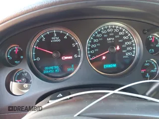 2009 GMC Denali z VIN 1GKFC062X9R274992, wystawiony jako IAAI lot #41239692 z przebiegiem 206 452 mil mil oraz . Historia ofert i sprzedaży dostępna na DreamBid. Obrazek 7.