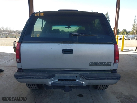 1996 Chevrolet Tahoe with VIN 3GNEK18R5TG157667, listed as a IAAI auction lot 41677181 with 190,849 mi miles. Bid and sale history available at carsss.com. Image 16.