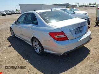 2014 Mercedes-Benz C 250 Sport с VIN WDDGF4HB1EA933861, выставлен на аукционе IAAI как лот 42518063 с пробегом 193 736 миль миль и . История ставок и продаж доступна на DreamBid. Изображение 3.