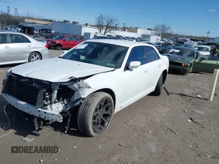 2019 Chrysler 300 S z VIN 2C3CCABG6KH659109, wystawiony jako IAAI lot #41987079 z przebiegiem Nie podano mil oraz . Historia ofert i sprzedaży dostępna na DreamBid. Obrazek 18.