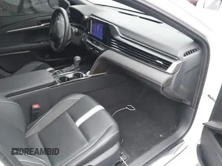 2025 Toyota Camry LE z VIN 4T1DAACK8SU029853, wystawiony jako IAAI lot #41813312 z przebiegiem 25 522 mil mil oraz . Historia ofert i sprzedaży dostępna na DreamBid. Obrazek 5.