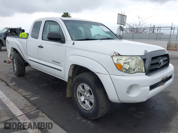 2005 Toyota Tacoma z VIN 5TEUU42N35Z060609, wystawiony jako IAAI lot #42119427 z przebiegiem 245 280 mil mil oraz . Historia ofert i sprzedaży dostępna na DreamBid. Obrazek 1.