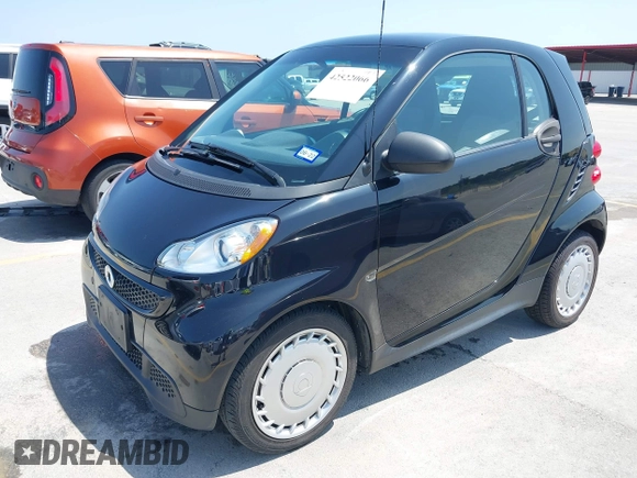 2015 Smart fortwo Passion z VIN WMEEJ3BA9FK805052, wystawiony jako IAAI lot #42522066 z przebiegiem 101 506 mil mil oraz . Historia ofert i sprzedaży dostępna na DreamBid. Obrazek 2.