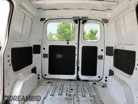 2019 Nissan NV200 S z VIN 3N6CM0KN6KK700060, wystawiony jako Copart lot #59847355 z przebiegiem 189 479 mil mil oraz Czysty tytuł • Clean title. Historia ofert i sprzedaży dostępna na DreamBid. Obrazek 10.