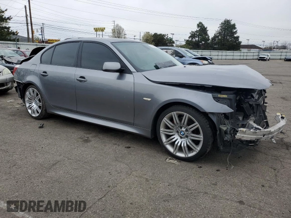 2008 BMW 5 Series 550i z VIN WBANW53598CT54180, wystawiony jako Copart lot #52365055 z przebiegiem 117 343 mil mil oraz Szkoda całkowita • Salvage title. Historia ofert i sprzedaży dostępna na DreamBid. Obrazek 4.