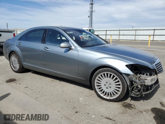 2007 Mercedes-Benz S 550 z VIN WDDNG71X27A108362, wystawiony jako Copart lot #58096325 z przebiegiem 224 874 mil mil oraz Szkoda całkowita • Salvage title. Historia ofert i sprzedaży dostępna na DreamBid. Obrazek 4.