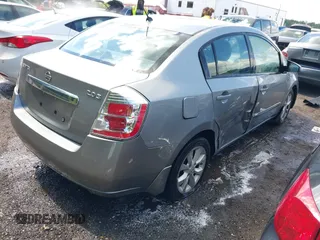 2010 Nissan Sentra S z VIN 3N1AB6AP4AL630821, wystawiony jako IAAI lot #42326350 z przebiegiem 160 152 mil mil oraz . Historia ofert i sprzedaży dostępna na DreamBid. Obrazek 4.