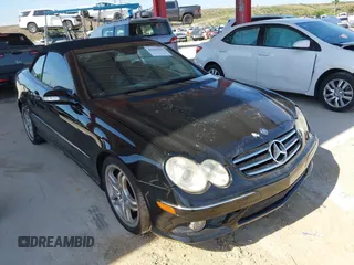 2008 Mercedes-Benz CLK 550 z VIN WDBTK72F58T089686, wystawiony jako IAAI lot #42295531 z przebiegiem 237 733 mil mil oraz . Historia ofert i sprzedaży dostępna na DreamBid. Obrazek 1.