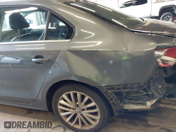 2014 Volkswagen Jetta SEL z VIN 3VWL17AJ8EM388218, wystawiony jako IAAI lot #41862353 z przebiegiem 140 514 mil mil oraz . Historia ofert i sprzedaży dostępna na DreamBid. Obrazek 12.