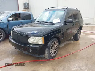 2007 Land Rover Range Rover HSE z VIN SALME15417A243558, wystawiony jako IAAI lot #42074890 z przebiegiem 122 176 mil mil oraz . Historia ofert i sprzedaży dostępna na DreamBid. Obrazek 2.