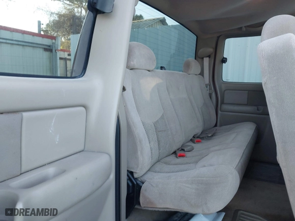 2003 Chevrolet Silverado 1500 LS with VIN 2GCEC19T531184487, listed as a IAAI auction lot 41846403 with 262,620 mi miles. Bid and sale history available at carsss.com. Image 8.