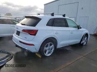 2024 Audi Q5 S line Premium Plus with VIN WA1E2AFY6R2070701, listed as a Copart auction lot 49081955 with 5,832 mi miles and Salvage Title. Bid and sale history available at carsss.com. Image 3.