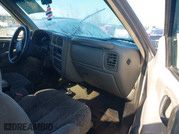 2001 GMC Sonoma SLS 1SG z VIN 1GTCS19W418211564, wystawiony jako IAAI lot #42071533 z przebiegiem 203 541 mil mil oraz . Historia ofert i sprzedaży dostępna na DreamBid. Obrazek 5.