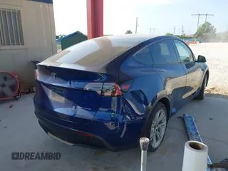 2022 Tesla Model Y Long Range z VIN 7SAYGAEE2NF364733, wystawiony jako IAAI lot #42290231 z przebiegiem 33 907 mil mil oraz . Historia ofert i sprzedaży dostępna na DreamBid. Obrazek 4.