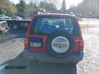 2003 Chevrolet Tracker z VIN 2CNBJ13C836945027, wystawiony jako IAAI lot #40648277 z przebiegiem 110 884 mil mil oraz . Historia ofert i sprzedaży dostępna na DreamBid. Obrazek 16.