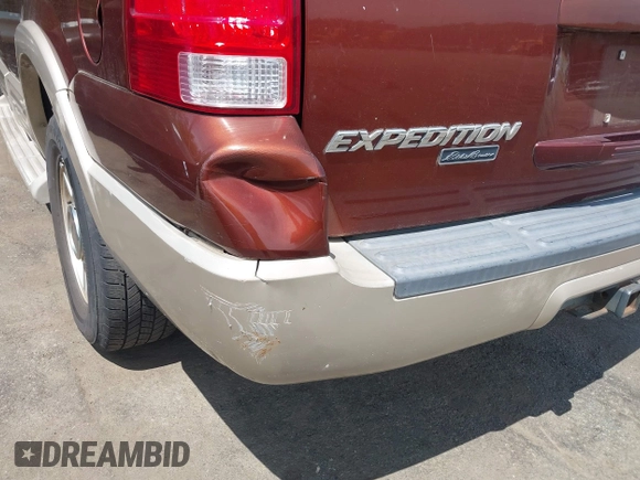 2006 Ford Expedition Eddie Bauer z VIN 1FMPU17506LA44450, wystawiony jako IAAI lot #42267018 z przebiegiem 265 891 mil mil oraz . Historia ofert i sprzedaży dostępna na DreamBid. Obrazek 12.