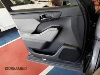 2022 Toyota Highlander LE with VIN 5TDZZRAHXNS559355, listed as a IAAI auction lot 42250079 with 40,577 mi miles and . Bid and sale history available at DreamBid. Image 1.