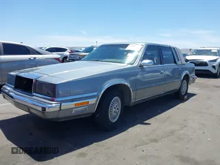 1991 Chrysler New Yorker z VIN 1C3XY66R2MD228813, wystawiony jako IAAI lot #42257734 z przebiegiem 45 786 mil mil oraz . Historia ofert i sprzedaży dostępna na DreamBid. Obrazek 2.
