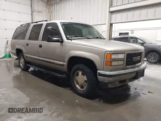 1999 GMC Suburban with VIN 3GKFK16R4XG541398, listed as a IAAI auction lot 41274339 with 243,827 mi miles. Bid and sale history available at carsss.com. Image 1.