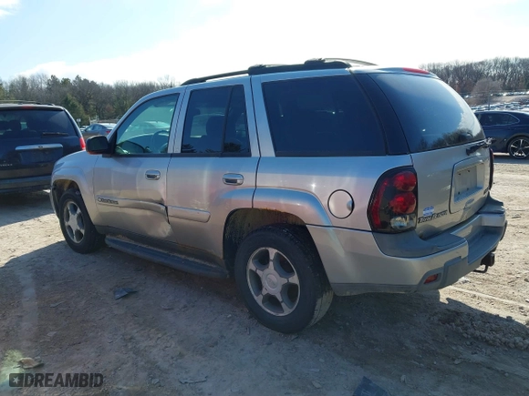2004 Chevrolet TrailBlazer LS with VIN 1GNDT13S442119957, listed as a IAAI auction lot 41760671 with 233,032 mi miles. Bid and sale history available at carsss.com. Image 3.