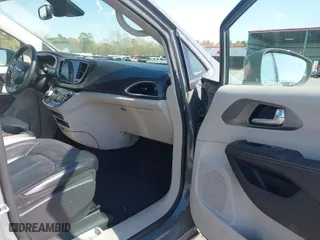 2022 Chrysler Pacifica Touring L with VIN 2C4RC1BG2NR118014, listed as a IAAI auction lot 41869586 with 87,689 mi miles. Bid and sale history available at carsss.com. Image 5.