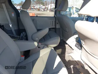 2018 Toyota Sienna XLE with VIN 5TDDZ3DC6JS206368, listed as a IAAI auction lot 41635138 with 44,578 mi miles. Bid and sale history available at carsss.com. Image 8.